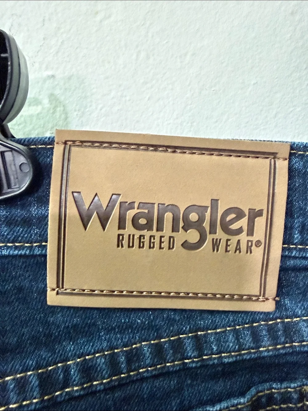 Wrangler Men's Dark Blue Relaxed Fit Jeans